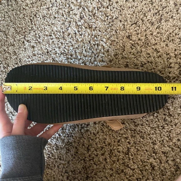 🦋Trendy slip-on tan sandal with adjustable buckle on top! - Picture 10 of 12